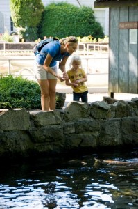 Rochelle & Alyssa looking at the fish