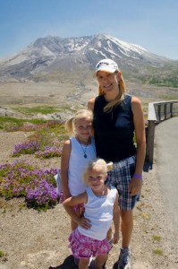 Rochelle, Carlye, & Alyssa at Johnston Ridge Observatory