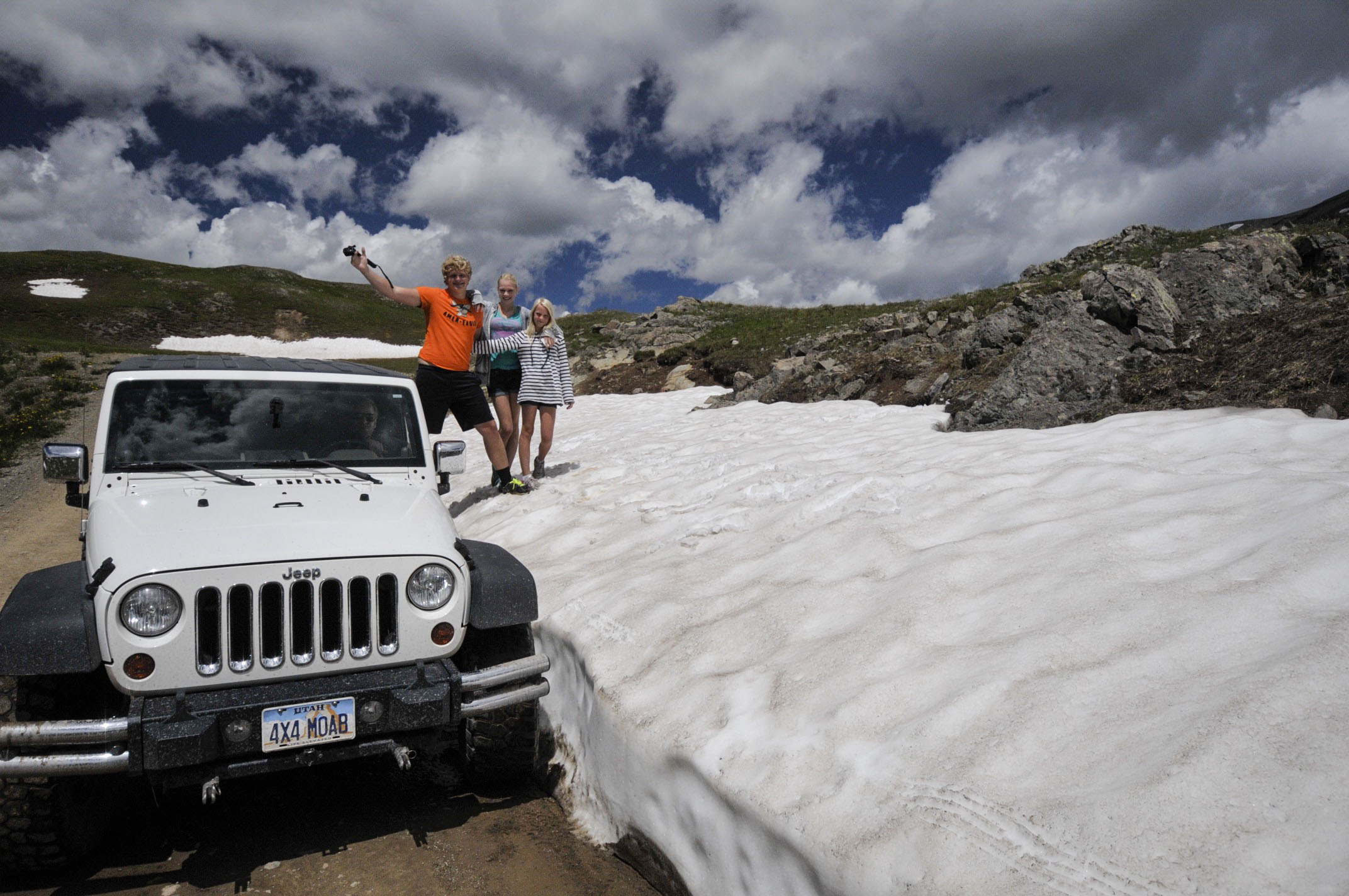 snow bank ouray-a